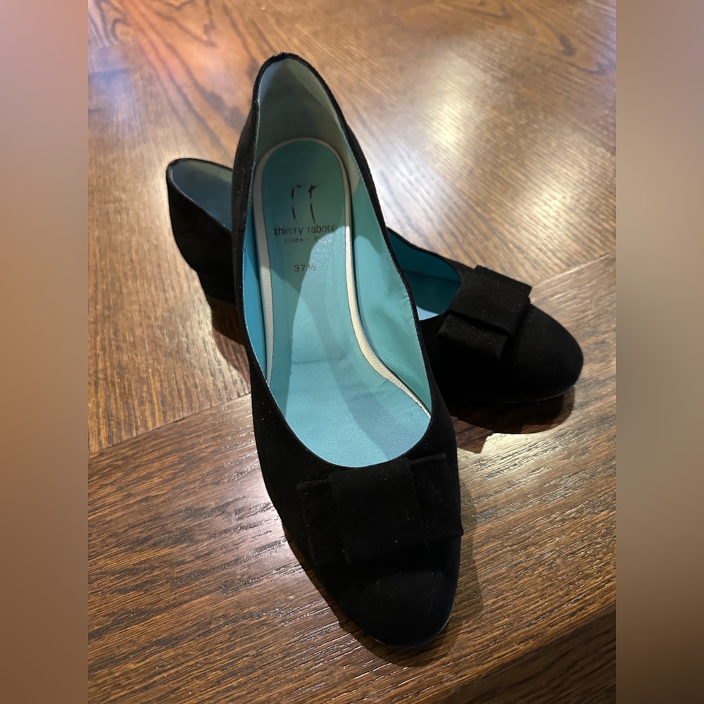 Pre-loved Thierry Rabotin black suede low heeled pumps Size 37.5 European